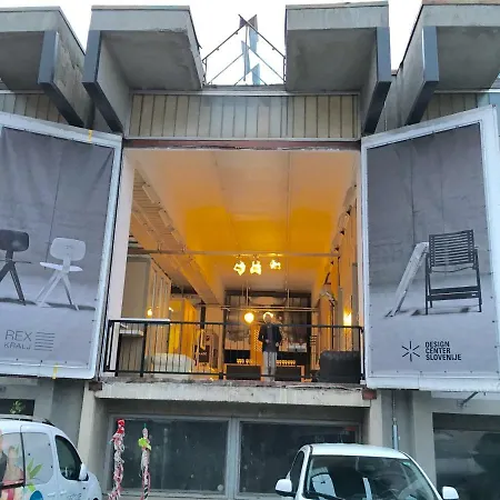 Cosy In The City Of Design بيت شباب *